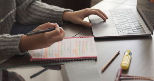 Sprawdzone sposoby na efektywną naukę języków obcych! Z nimi nauka to przyjemność!