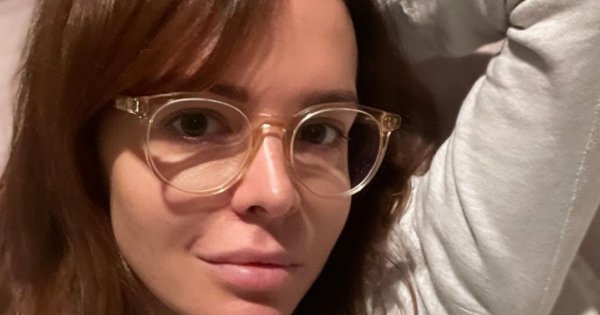 Anna Wendzikowska pozuje w bikini na skałach. Oblewa ją woda z balijskiego wodospadu. Ale gorące zdjęcia!