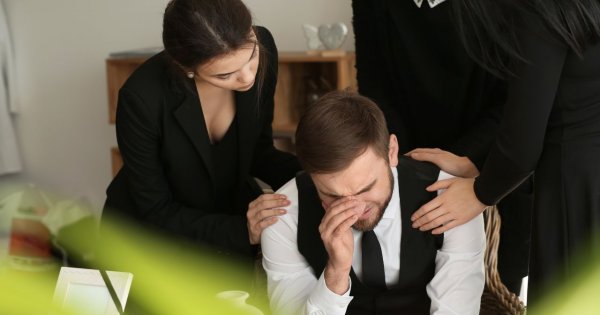 "Zostałem sam z dwójką dzieci. Teściowie się od nas odwrócili, bo obwiniają mnie za śmierć żony"