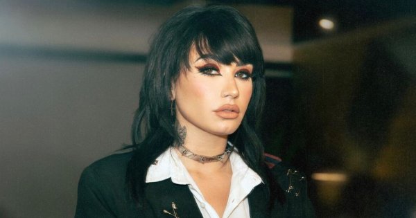 Demi Lovato i jex tatuaże: na szyi, ramieniu, obojczykach, dłoni. Pierwszy zrobiłx w wieku 16 lat...