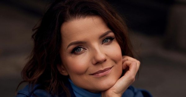 Joanna Jabłczyńska wyprawiła swoją imprezę w stylu lat 80. Były obciachowe ubrania i nietypowy tort!