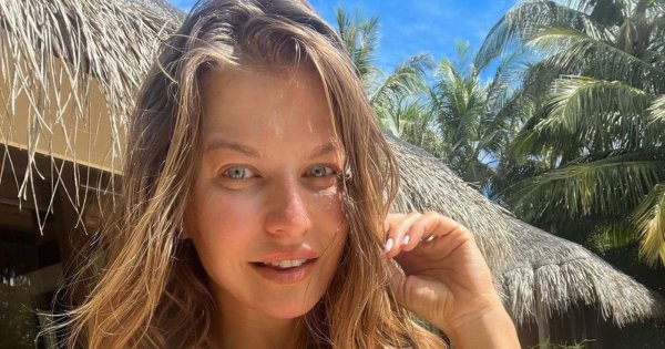 Anna Lewandowska pręży wyrzeźbione ciało w skąpym bikini. "Jest ogień!"