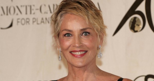 64-letnia Sharon Stone bez makijażu na ściance! Widać zmarszczki i mimikę twarzy. Poznajecie ją?