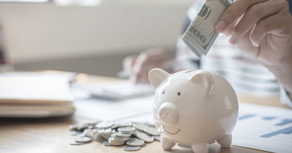 "Mąż ukrywa przede mną swoje dochody. Ciekawe na co wydaje wszystkie pieniądze"