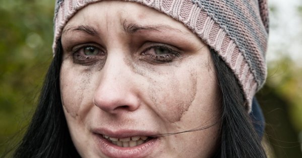 "Moja fałszywa koleżanka prawie doprowadziła mnie do najgorszego i nadal nie daje mi żyć. Dlaczego ona tak mnie nienawidzi?"
