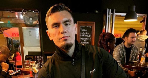 Conan Kaźmierski zostanie ojcem? Fani dopatrzyli się konkretnych krągłości u jego dziewczyny
