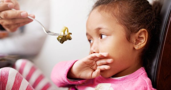 "Żona wmusza w córkę warzywa, a ona ich nie lubi. Niech wcina czekoladę, ważne, że coś zje!"