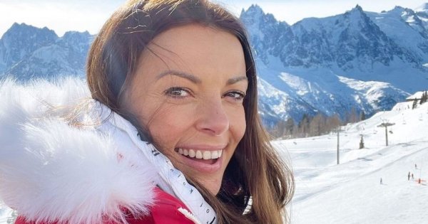 45-letnia Katarzyna Glinka eksponuje niebotycznie długie nogi w kostiumie kąpielowym. Bogini?