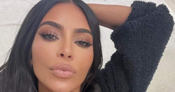 Kim Kardashian bez makijażu i doczepów. Poznalibyście ją w naturalnej odsłonie?