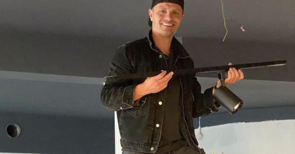 Marcin Hakiel na zimowych zdjęciach z ukochaną. Coraz śmielej ją pokazuje! Bawią się jak dzieci
