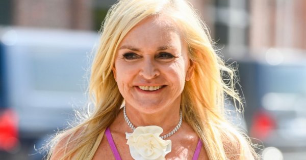 Powabna Monika Olejnik kokietuje w Operze Narodowej. Wygląda obłędnie!