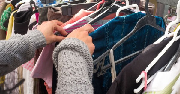 "Ubieram się w lumpeksach. Teściowa za każdym razem z tego szydzi i próbuje mi umniejszyć"