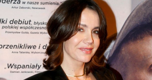Olga Bołądź w zadziornej stylizacji. Brzuszek aktorki jest coraz bardziej widoczny, ale wszyscy i tak patrzą na buty