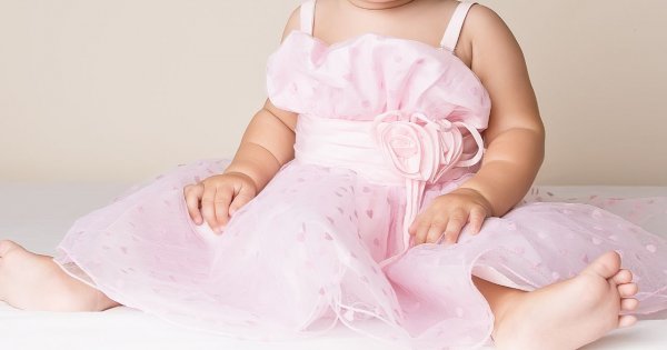 "Siostra kupiła na roczek mojej córki tandetne ubranie z sieciówki. Tiul, róż i poliester. Czy ona myśli?!"