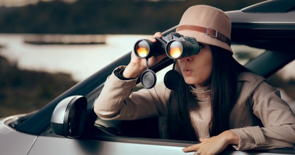 "Jestem patologicznie zazdrosna o mojego faceta. Regularnie sprawdzam mu telefon i czasami go śledzę"