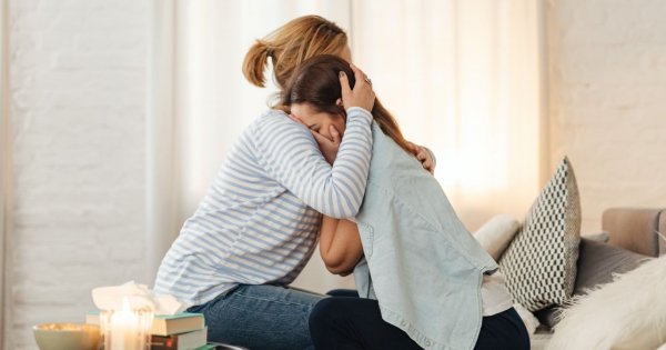 "Mam dość swojej matki. Jak ona może ciągle ograniczać mi kontakt ze znajomymi?! Powód, dla którego to robi jest zaskakujący...