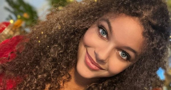 17-letnia Emilia Dankwa zachwyca w kobiecej stylizacji. Gwiazda "Rodzinki.pl" wyrosła na prawdziwą piękność