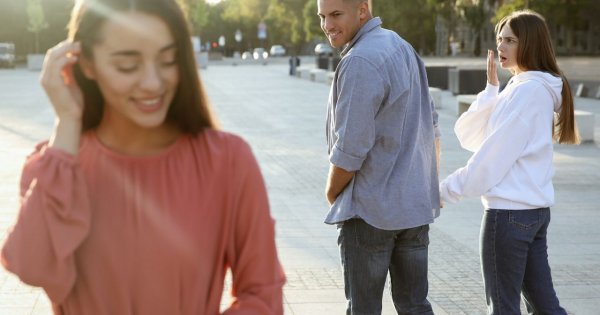 "Mojemu mężowi podobają się inne kobiety i nie widzi w tym problemu. Czy tylko ja uważam, że to dziwne?"
