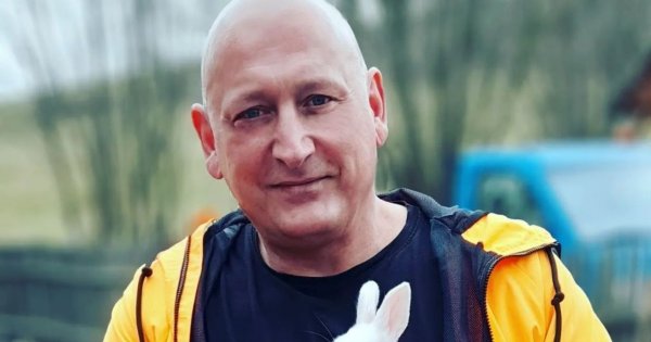 Jacek Wójcik pokazał dorosłego syna. Czy ten przystojniak bez koszulki przypomina tatę?