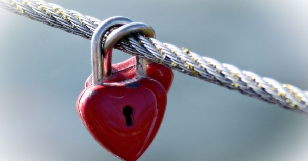 Walentynkowe igraszki skończyły się na SOR-ze. Mężczyzna z kłódką w miejscu intymnym potrzebował pomocy strażaków