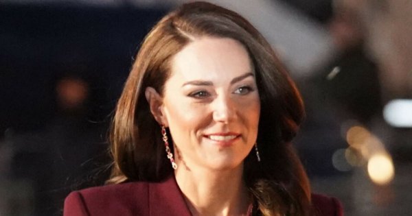 Księżna Kate olśniewa w białej sukni podczas gali wręczenia nagród BAFTA 2023! Wszyscy jednak patrzą na jej ręce...