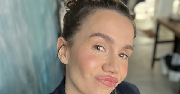 Olga Bołądź w śmiałej sesji TOPLESS. "Eksponuje coraz większy brzuch dumna jak paw"