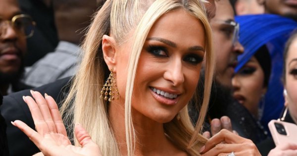 Świeżo upieczona mama Paris Hilton na gali Grammy 2023! Wyeksponowała biust i umięśniony brzuch