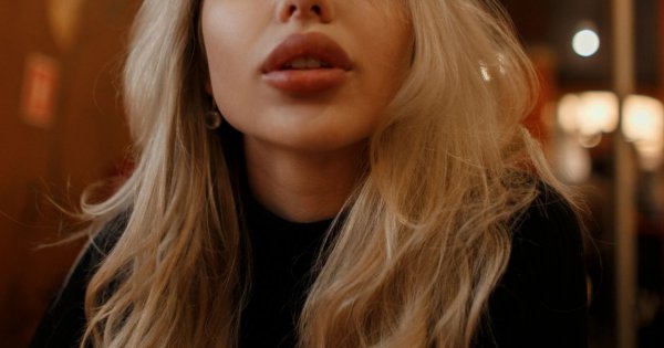 "Zamiast powiększania ust i  przedłużania paznokci wolę zafundować sobie kurs językowy! Inteligencja ponad wygląd"