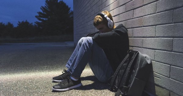 "Mam dopiero 22 lata, a tata już chce, żebym płacił za jedzenie. Wprowadził też inne zasady"