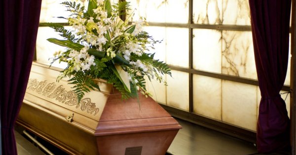 "Nie pójdę na pogrzeb matki. Wpędziła do grobu mojego ojca, więc nie jest mi jej żal"