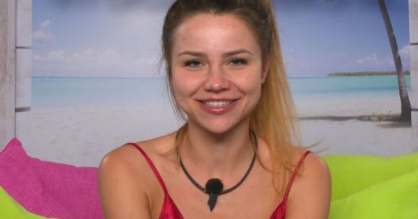 Ma chłopaka, ale namiętnie "lizała" się z innym! Rollercoaster w "Love Island"