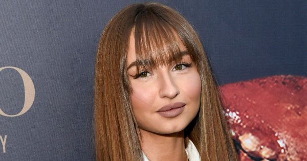 Angelika Mucha w BARDZO oversize'owej marynarce. Zgubiła w niej dłoń!