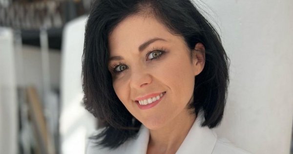 Katarzyna Cichopek w krótkiej sukience i sportowych butach. Idealna stylizacja na co dzień?