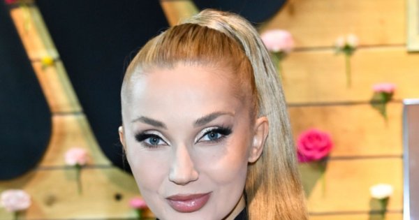 Cleo w pięknej sukni pojawiła się jak zjawa z rana! Te rozcięcia wymagały odwagi!