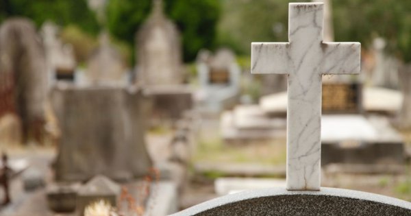 "Mieszkam obok cmentarza i czuję się obserwowany. Nie jestem w stanie nawet..."