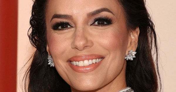Oscary 2023: Eva Longoria jak iskrząca się kula dyskotekowa. "Ludzie mogą wokół mnie tańczyć!"