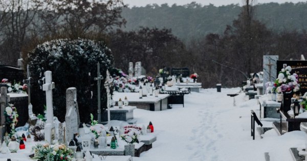 "Teściowa obraziła się, bo nie odśnieżyłam grobu teścia. Nie odzywa się od 3 dni... Przesada!"