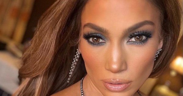 Półnaga 53-letnia Jennifer Lopez reklamuje bieliznę. "Jesteś boginią!!" - ktoś pisze