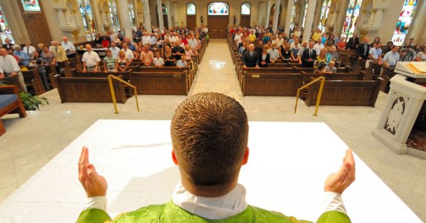 "Teściowa ciągnie mi dzieci do kościoła, a ja nie chcę, żeby tam chodziły! Co robić?"