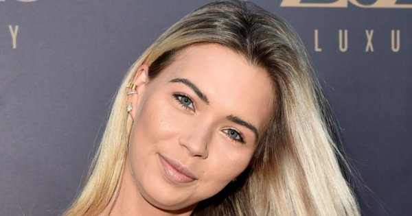 Sandra Kubicka w ażurowej sukni z prześwitującym dołem. Kuszącym złotem podkreśliła ponętne kształty