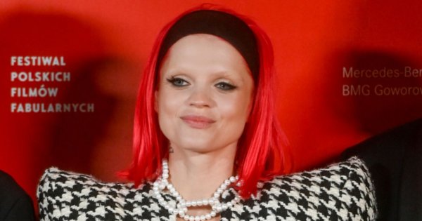 Margaret kusi wdziękami w bardzo krótkiej sukience. Wszyscy na imprezie patrzyli tylko na nią!