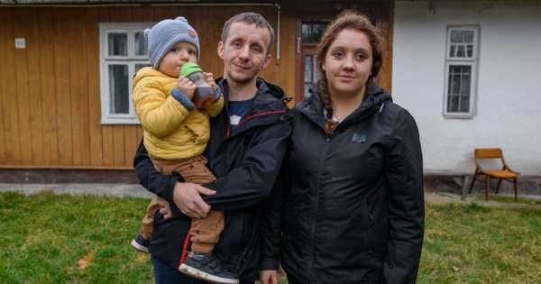 "Nasz nowy dom": Zniszczony budynek 3-osobowej rodziny zyskał nowe oblicze. [ZDJĘCIA]