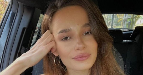Natalia Szroeder jak syrena z odkrytym brzuchem zachwyca na ściance! To najlepsza stylizacja imprezy!