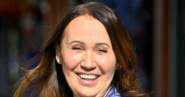 Anna Nowak-Ibisz w wiosennej stylizacji. Nasycone kolory i modne kroje to HIT nadchodzącego sezonu