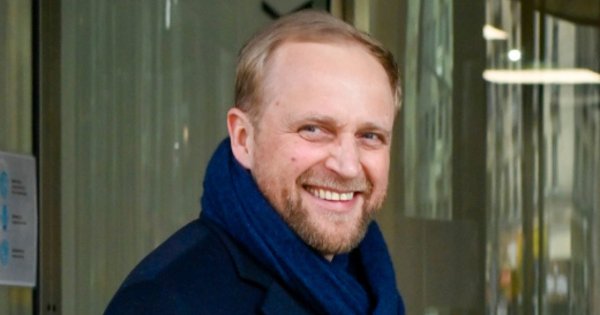 Piotr Adamczyk całował się z siostrą Keanu! "W Londynie nieśmiało otwierano ogródki, a ja całowałem Natalię"