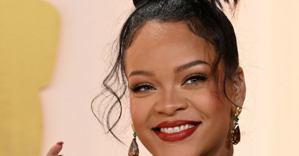 Oscary 2023: ciężarna Rihanna znów w kusych przeźroczystych stylizacjach! Oj, wie, jak wyeksponować swe kształty