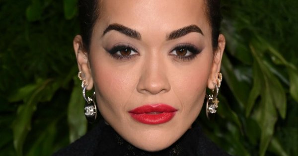 Rita Ora: wszystkie oczy na nią! Stylizacja piosenkarki na przyjęciu Chanel to prawdziwa perła
