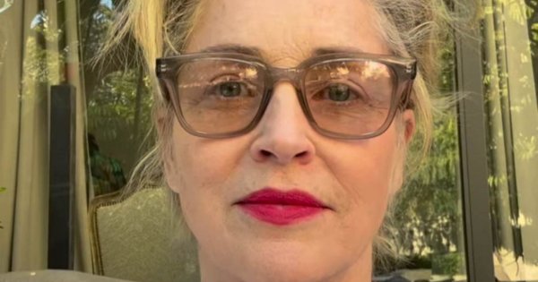 Sharon Stone z okazji 65. urodzin opublikowała swoje zdjęcie z dzieciństwa – ależ był z niej słodziak!