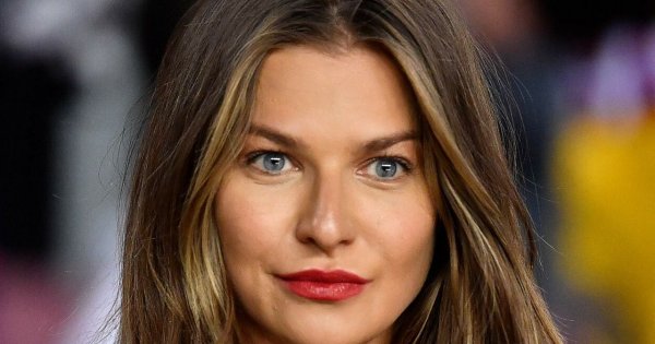 Anna Lewandowska z torebką za 20.000 zł! Jednak fani patrzą na jej usta! Co się stało?