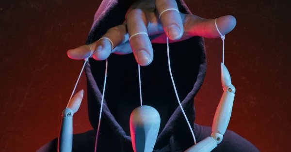 „Przyłapałam teściową na zdradzie. Teraz mogę ją szantażować”